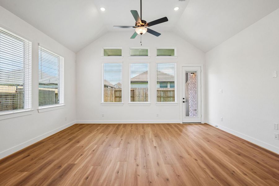 Spacious, unfurnished interior of a new home in Wood Leaf Reserve, Tomball (Image 19). Spacious, unfurnished interior of a new home in Wood Leaf Reserve, Tomball (Image 19).