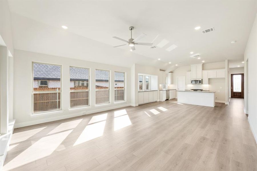 Spacious, unfurnished interior of a new home in Arcadia Trails Classic 60, Balch Springs (Image 24).