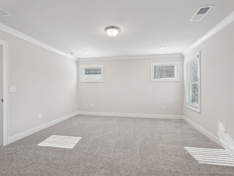 Spacious, unfurnished interior of a new home in Hawthorne Station, College Park (Image 17).