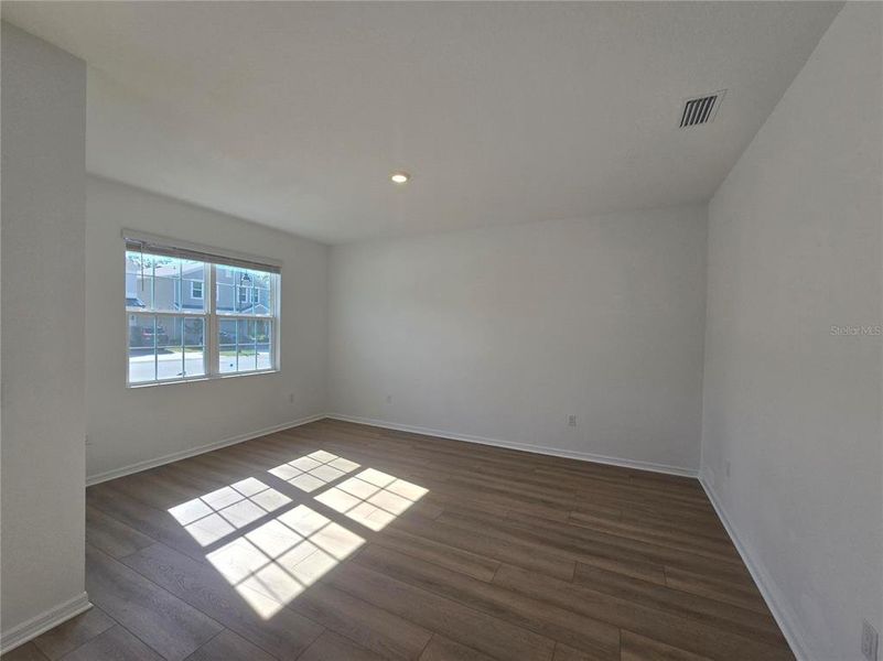 Spacious, unfurnished interior of a new home in Beresford Woods, Deland (Image 6).