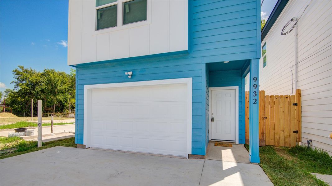 Exterior details and patio area of a home in , Houston (Image 4). Exterior details and patio area of a home in , Houston (Image 4).