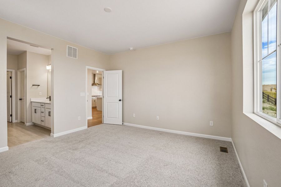 Spacious, unfurnished interior of a new home in Macanta, Castle Rock (Image 22).