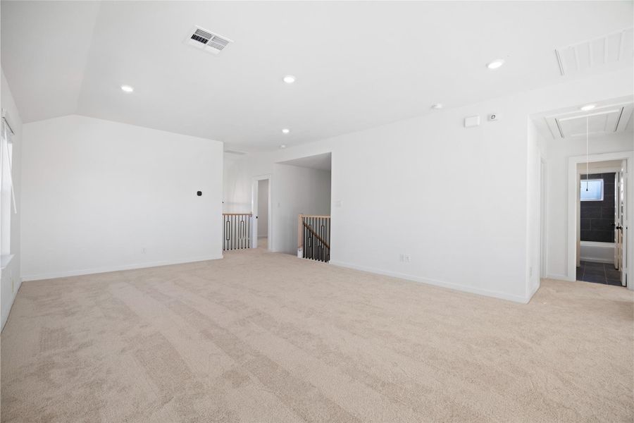 Spacious, unfurnished interior of a new home in , Manvel (Image 33).