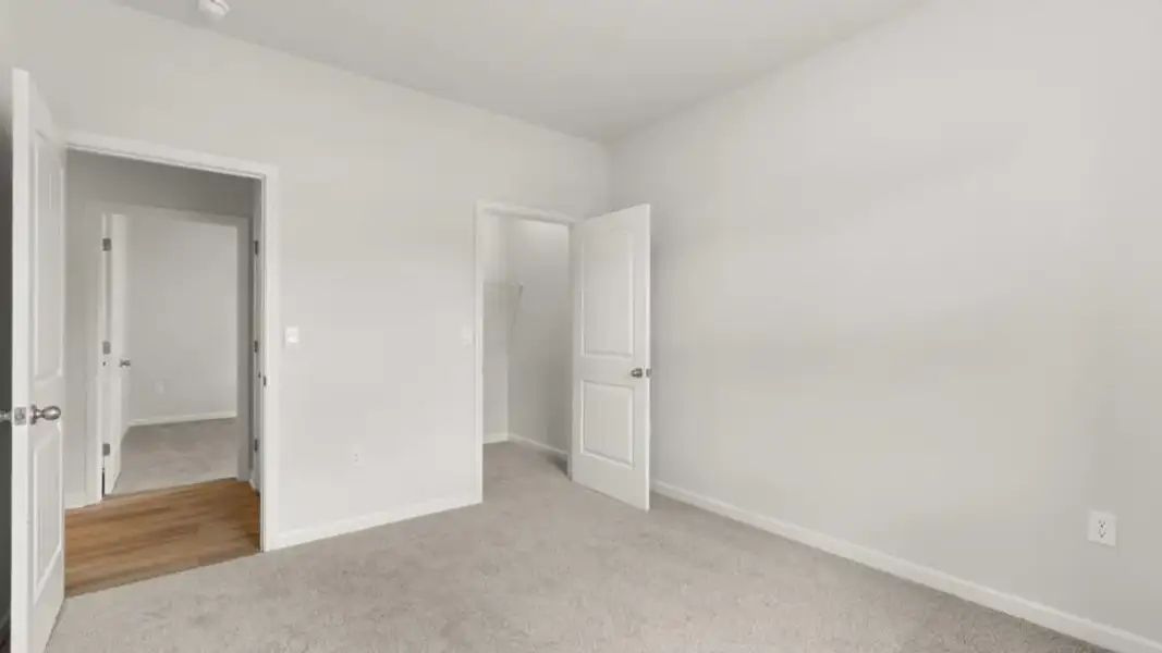 Spacious, unfurnished interior of a new home in Grandview at Lanier, Dawsonville (Image 25).