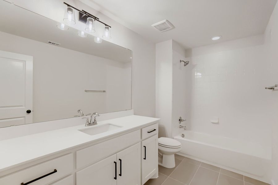 4315 Blackberry - Full Bathroom 4315 Blackberry - Full Bathroom