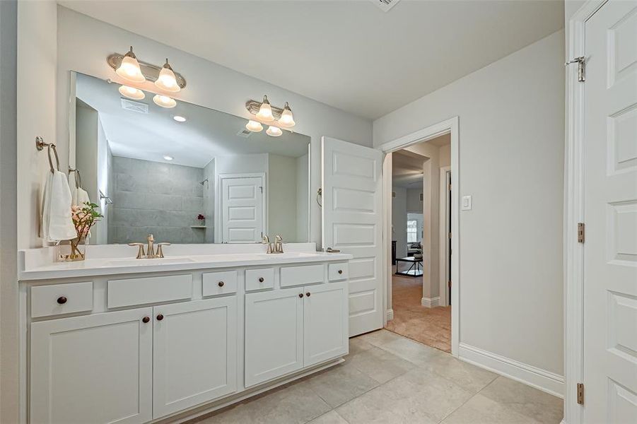 Furnished interior view inside a new home in Lago Mar, Texas City (Image 32).