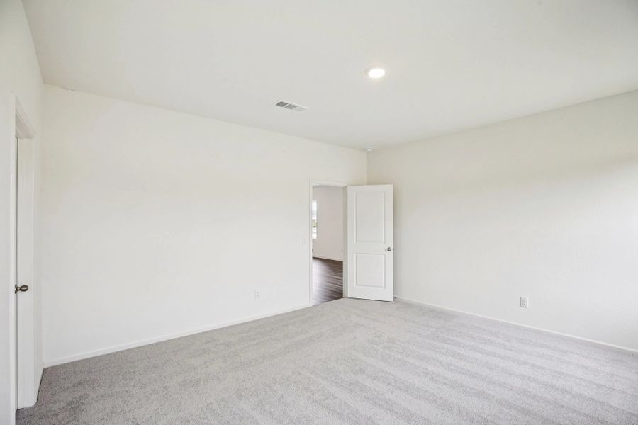 Representative unfurnished interior of a home built from the Glimmer by Starlight Homes in Spring Creek Trails, Magnolia (Image 15).