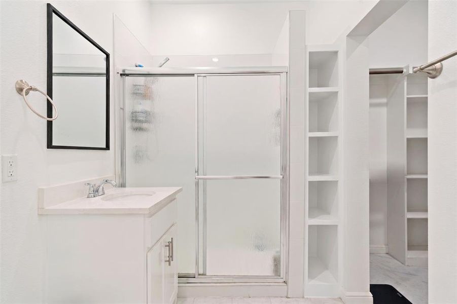 Furnished interior view inside a new home in , Deport (Image 8).