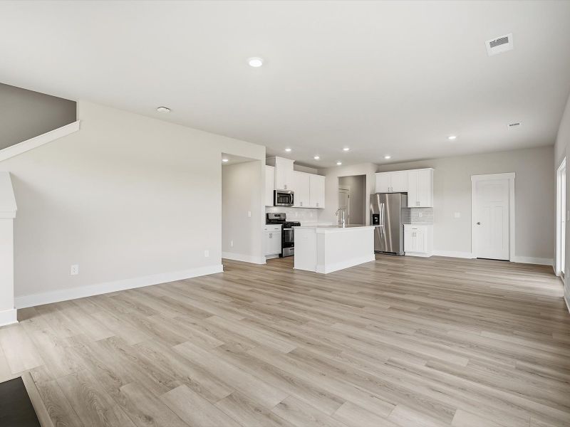 Spacious, unfurnished interior of a new home in Ashby Woods, Boiling Springs (Image 14).