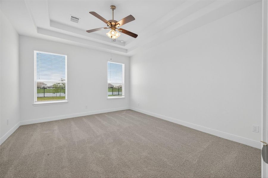Spacious, unfurnished interior of a new home in Lago Mar, Texas City (Image 21).