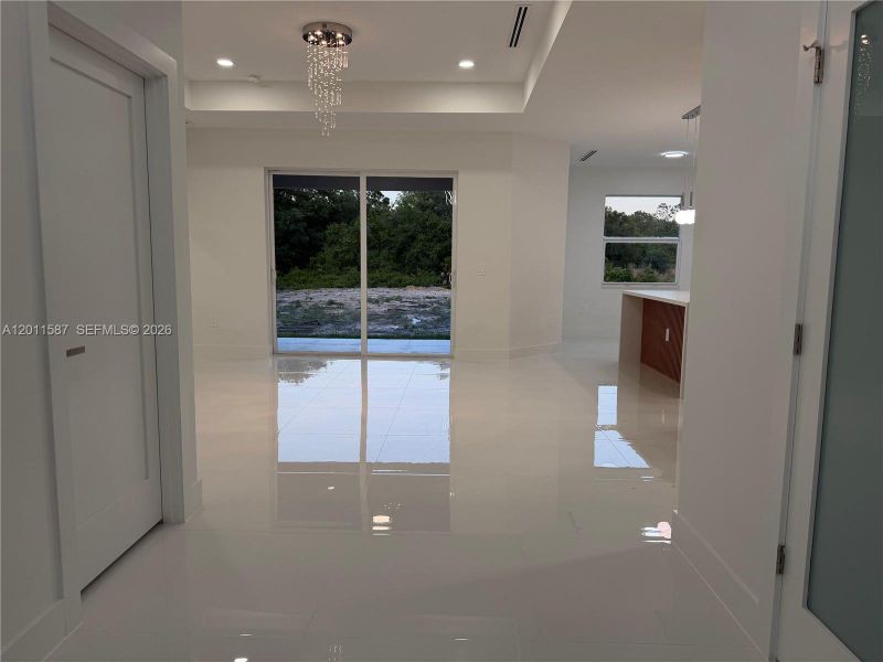 Spacious, unfurnished interior of a new home in , Lehigh Acres (Image 24).