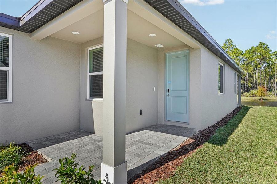 Exterior details and patio area of a home in Ridgehaven - Villas, Ormond Beach (Image 3).