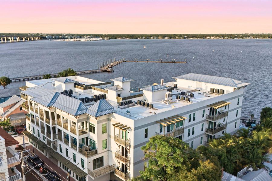 Condo located in Stuart, FL showcasing its design and architecture (Image 34).