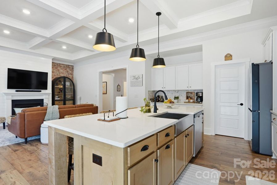 Beautiful Kitchen full of upgrades