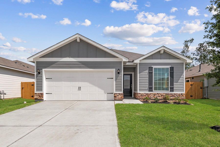Front exterior of a new home in Sweetwater Ridge, Conroe, TX, highlighting curb appeal (Image 1).