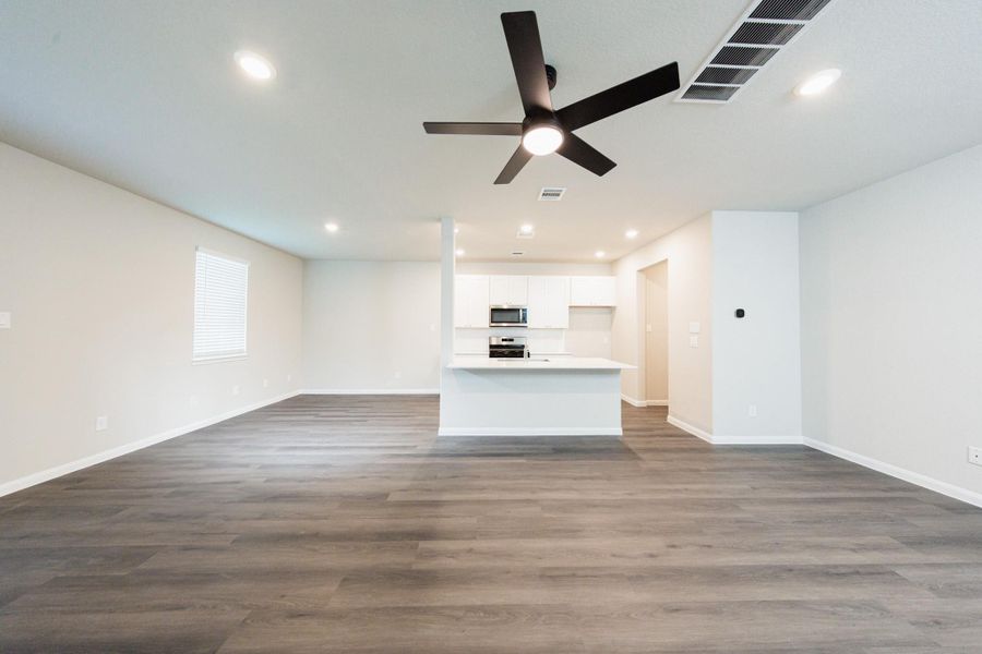 Spacious, unfurnished interior of a new home in River's Edge, Conroe (Image 19). Spacious, unfurnished interior of a new home in River's Edge, Conroe (Image 19).