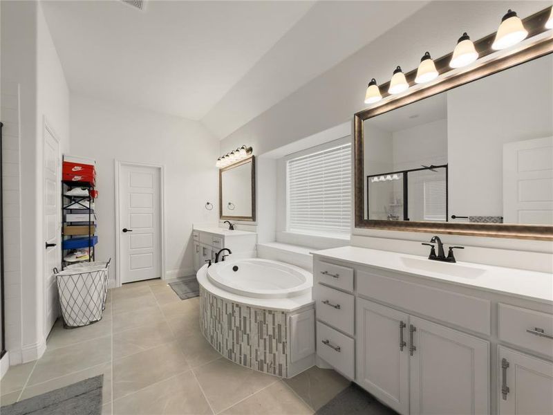 Furnished interior view inside a new home in Belle Meadows, Cleburne (Image 30).