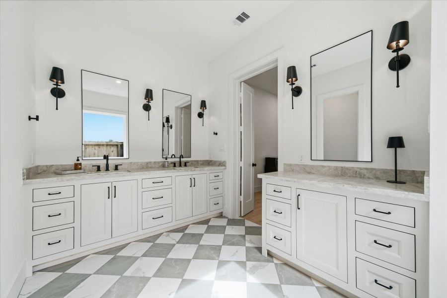 Double sinks and under the cabinet lighting. Double sinks and under the cabinet lighting.
