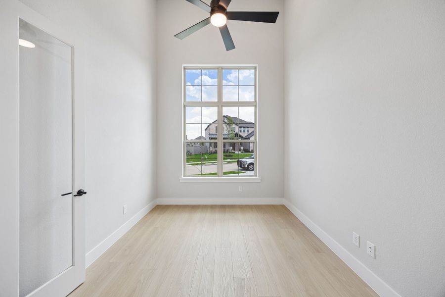 Spacious, unfurnished interior of a new home in Painted Tree Lakeside, McKinney (Image 38).