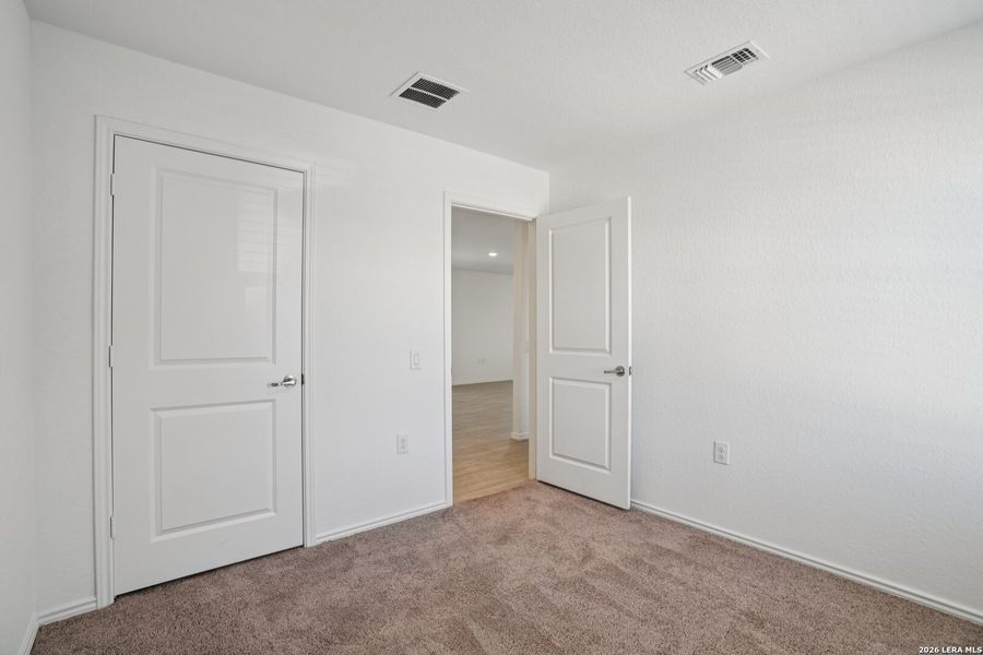 Spacious, unfurnished interior of a new home in Valle Sol, Von Ormy (Image 20).