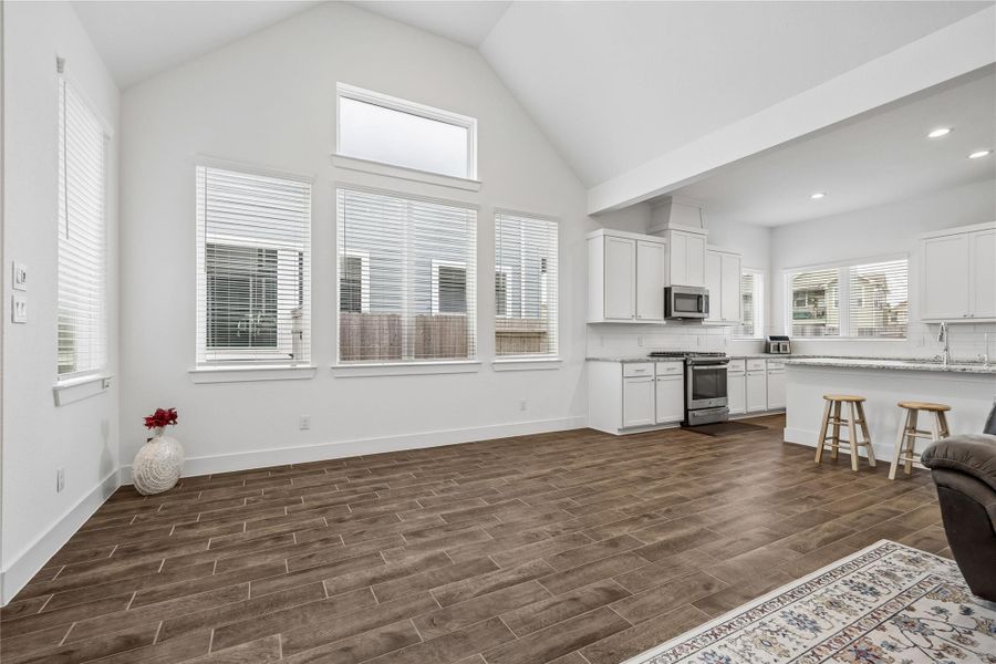 Spacious, unfurnished interior of a new home in , Missouri City (Image 20). Spacious, unfurnished interior of a new home in , Missouri City (Image 20).