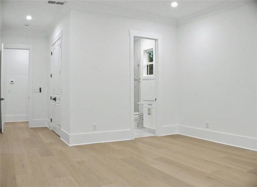 Spacious, unfurnished interior of a new home in , Monroe (Image 35).