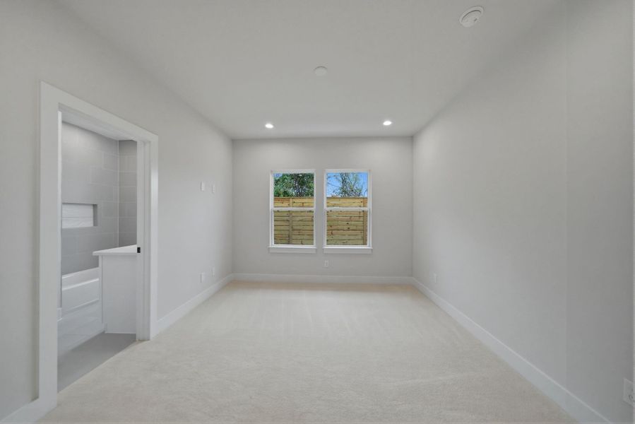 Spacious, unfurnished interior of a new home in , Houston (Image 24).
