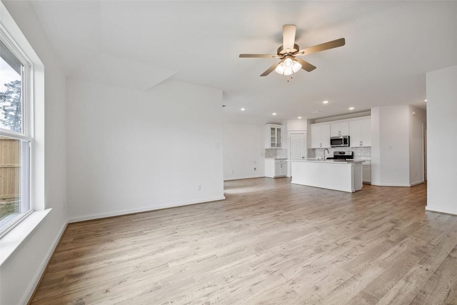 Spacious, unfurnished interior of a new home in Cielo, Conroe (Image 30).