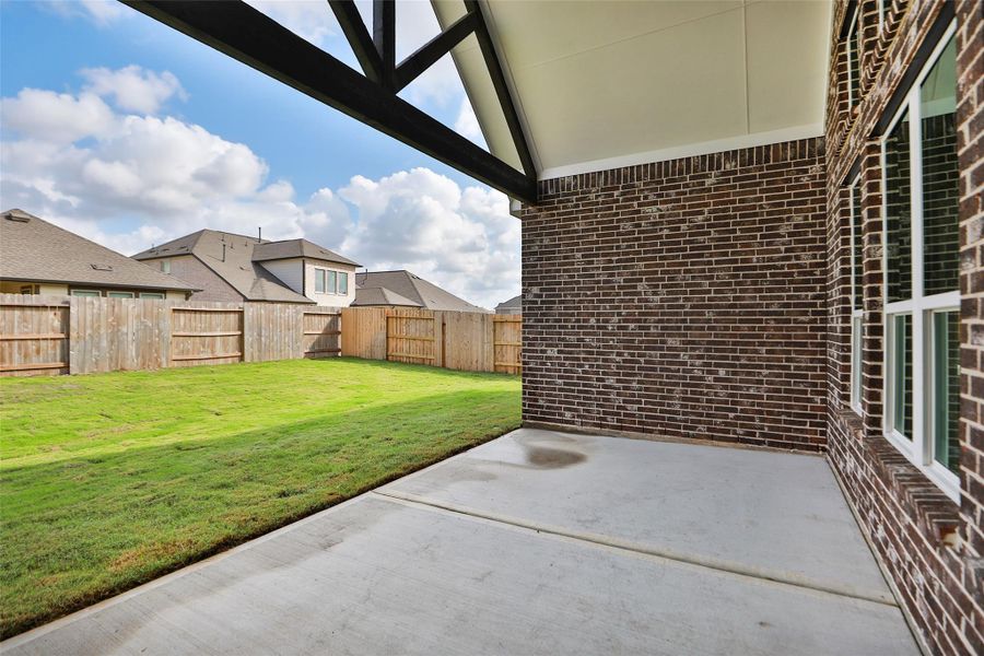 Exterior details and patio area of a home in Brookewater, Rosenberg (Image 16).