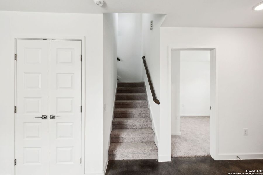 Image 10 of a home in .