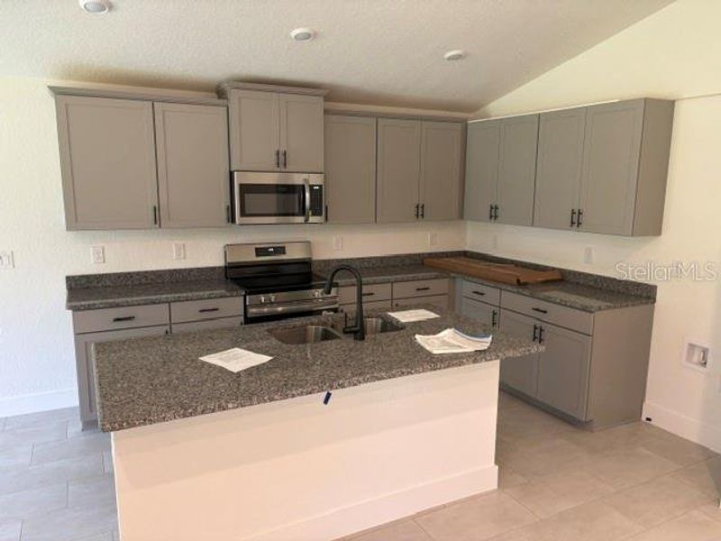 Furnished interior view inside a new home in Juliette Falls, Dunnellon (Image 6).