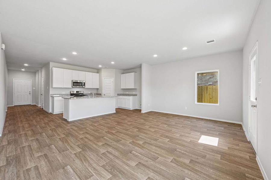 Spacious, unfurnished interior of a new home in Harrington Trails, New Caney (Image 15).