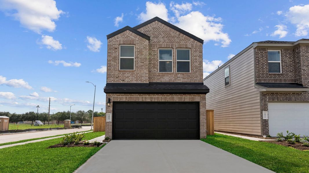 Front exterior of a new home in Lexington Village, Missouri City, TX, highlighting curb appeal (Image 1). Front exterior of a new home in Lexington Village, Missouri City, TX, highlighting curb appeal (Image 1).