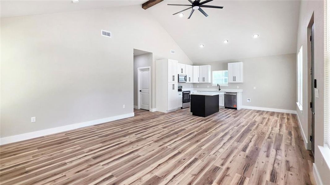 Spacious, unfurnished interior of a new home in , Mabank (Image 17). Spacious, unfurnished interior of a new home in , Mabank (Image 17).