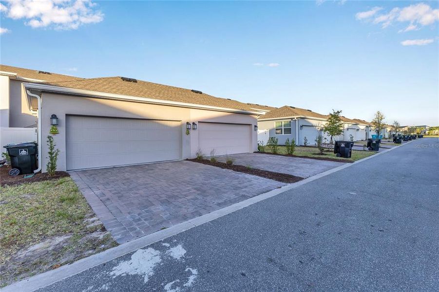 Exterior details and patio area of a home in , Orlando (Image 21).