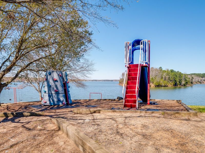 Community amenities in River Falls, Tega Cay (Image 29).