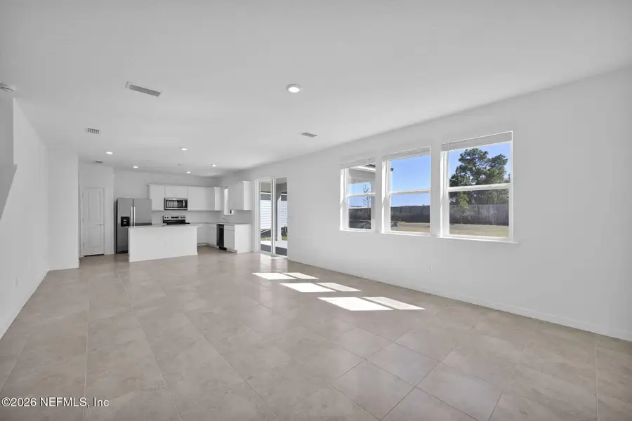 Spacious, unfurnished interior of a new home in Hyland Trail, Green Cove Springs (Image 10).