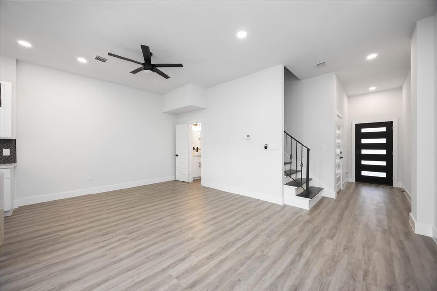 Spacious, unfurnished interior of a new home in , Houston (Image 19).