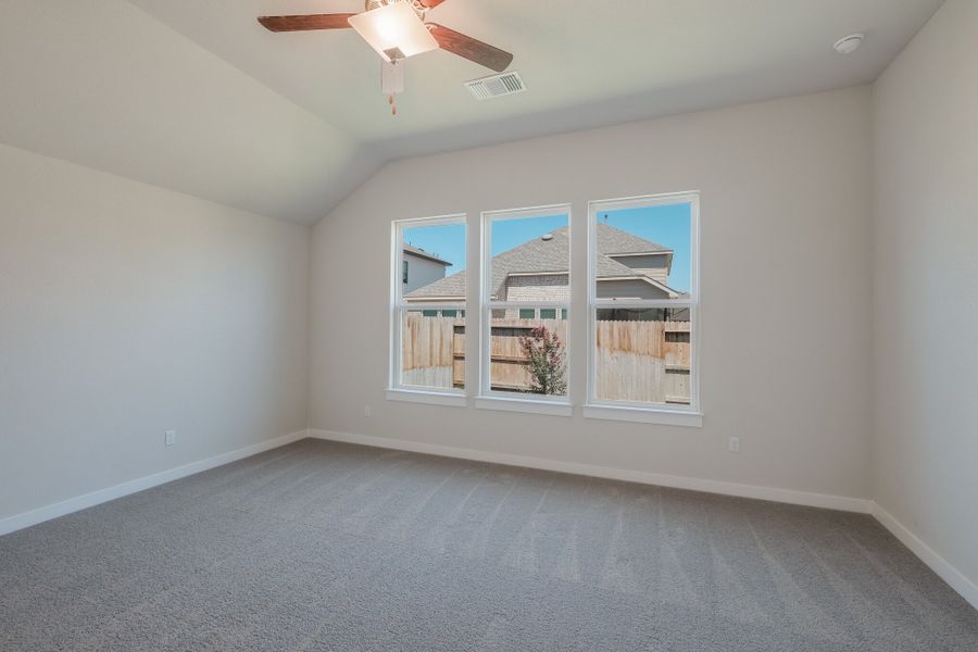 Spacious, unfurnished interior of a new home in Veramendi, New Braunfels (Image 27).