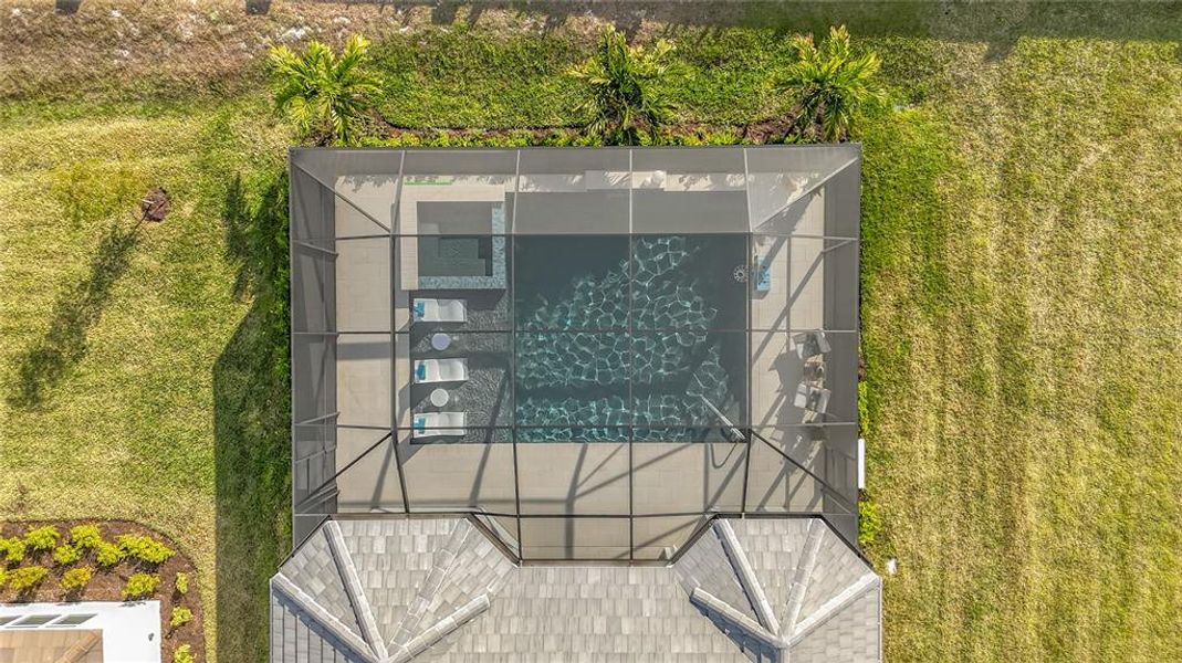 Exterior details and patio area of a home in , Lakewood Ranch (Image 30).