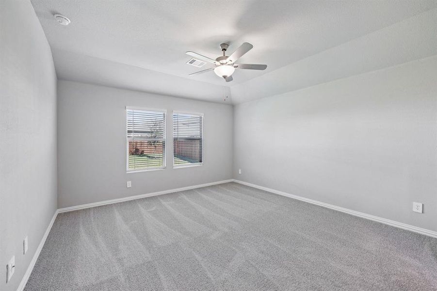 Spacious, unfurnished interior of a new home in Lakehaven - Signature Series, Farmersville (Image 29).