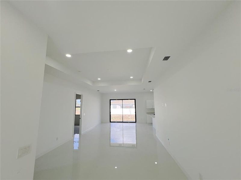 Spacious, unfurnished interior of a new home in , Cape Coral (Image 13).