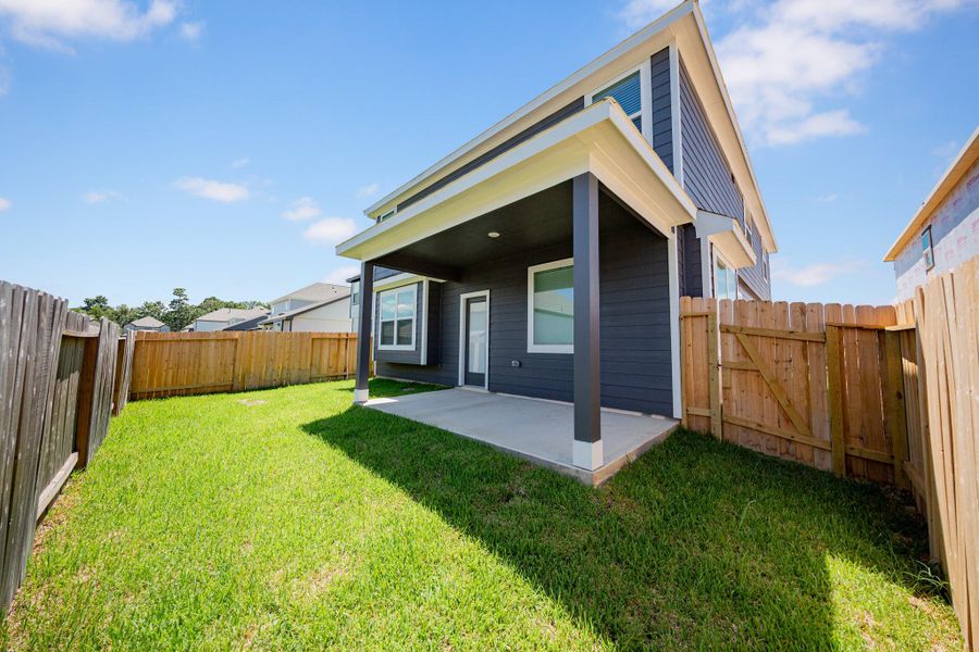 Exterior details and patio area of a home in River's Edge, Conroe (Image 3).