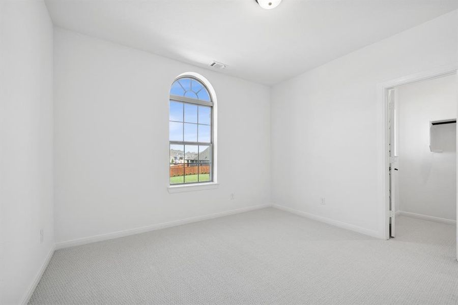 Spacious, unfurnished interior of a new home in , Mansfield (Image 23).