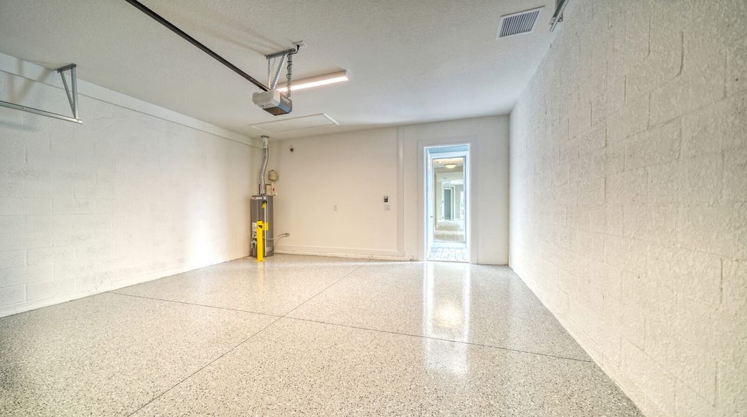 Spacious, unfurnished interior of a new home in Palm Grove, Lakewood Ranch (Image 35). Spacious, unfurnished interior of a new home in Palm Grove, Lakewood Ranch (Image 35).