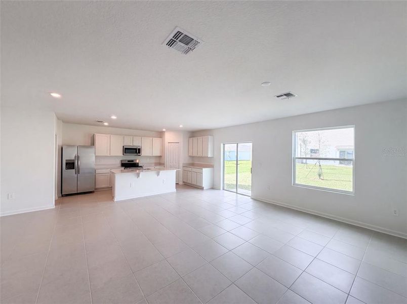 Spacious, unfurnished interior of a new home in Ranches at Lake Mcleod, Eagle Lake (Image 11).