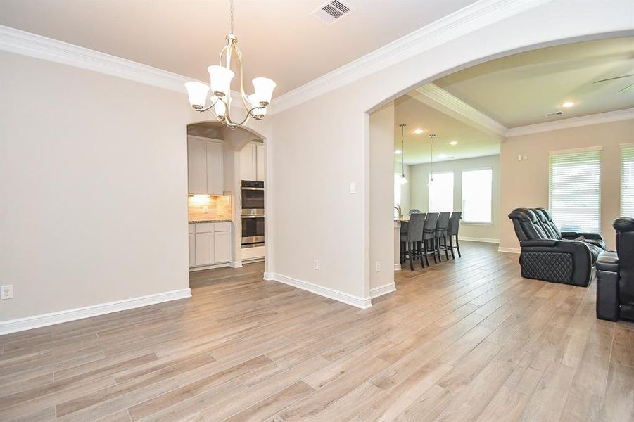 Arched doorways into the family room and from the dining room into the kitchen.