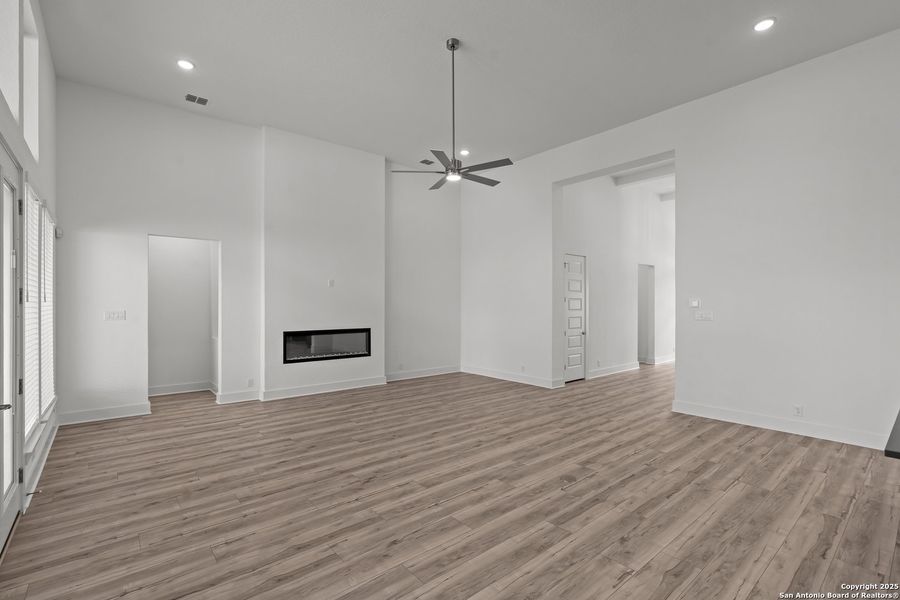 Spacious, unfurnished interior of a new home in Mesa Western, Cibolo (Image 33). Spacious, unfurnished interior of a new home in Mesa Western, Cibolo (Image 33).