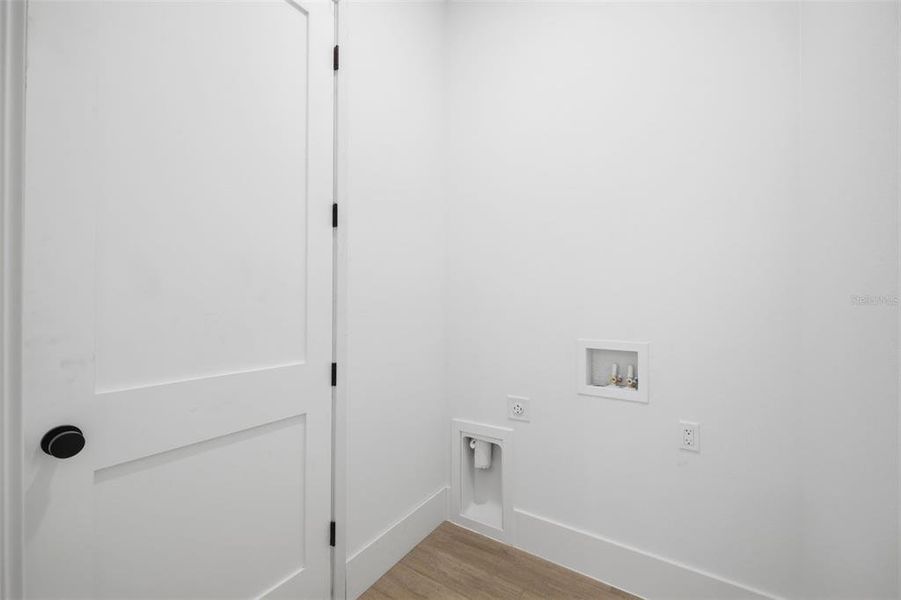 Spacious, unfurnished interior of a new home in , Ocala (Image 31).