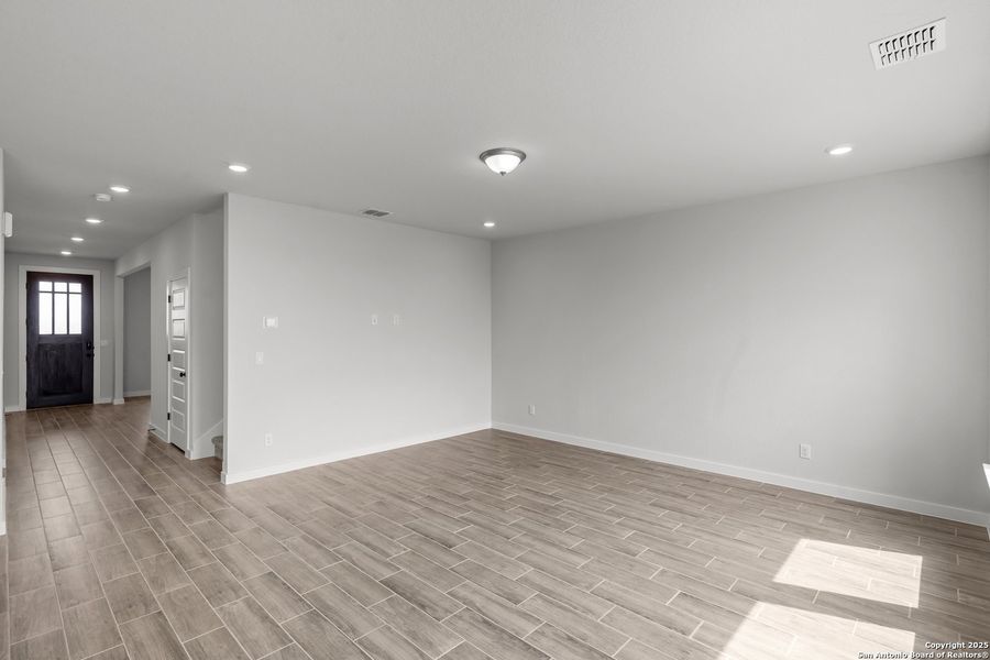 Spacious, unfurnished interior of a new home in Weltner Farms 50’s, New Braunfels (Image 14).